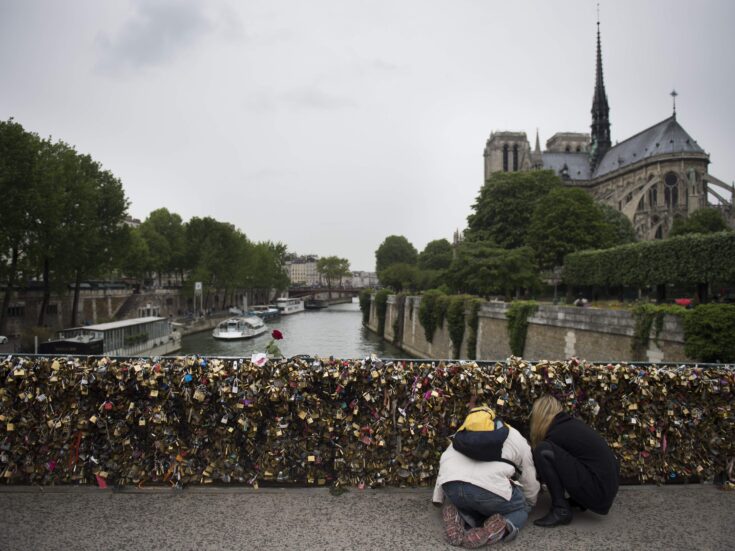 How to break a bridge with the weight of too many padlocks