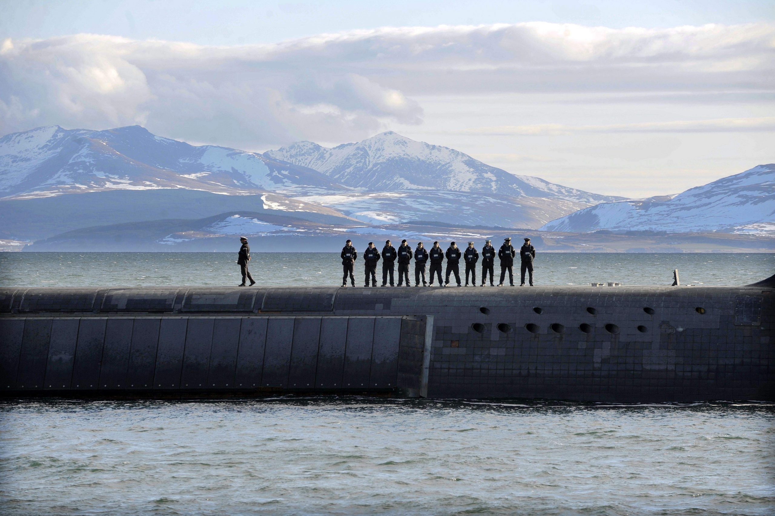 14 Labour MPs defy Jeremy Corbyn and vote for Trident