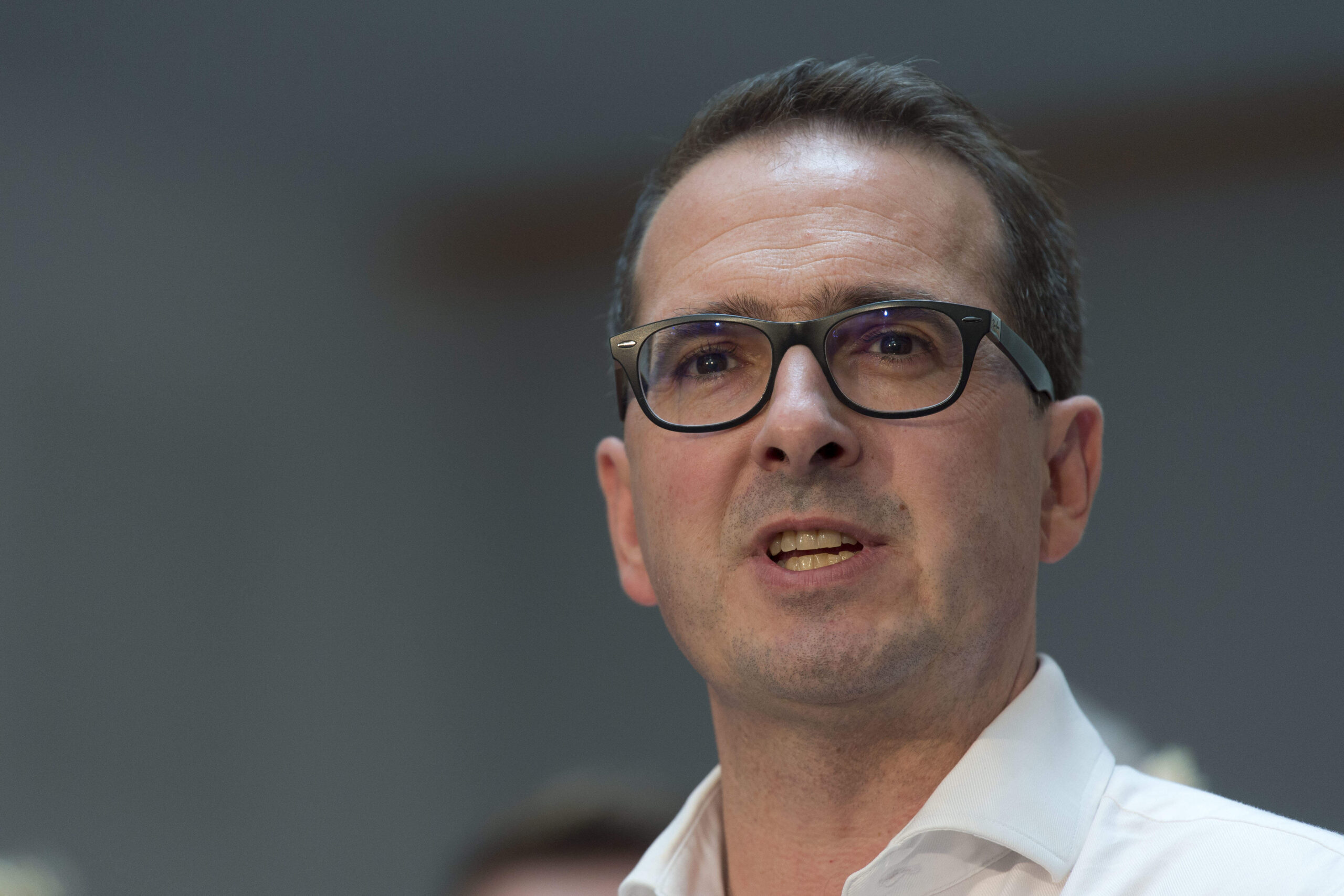 Owen Smith promises to be a “cold-eyed revolutionary“ - but tiptoes round Brexit