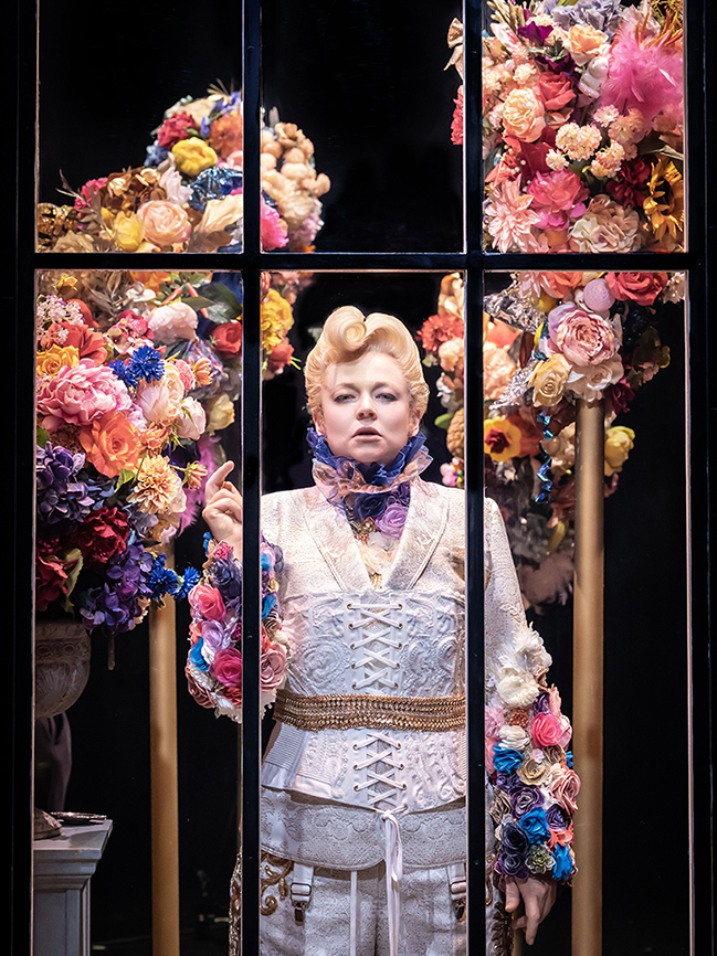 Sarah Snook’s one-woman The Picture of Dorian Gray is gimmicky and shallow