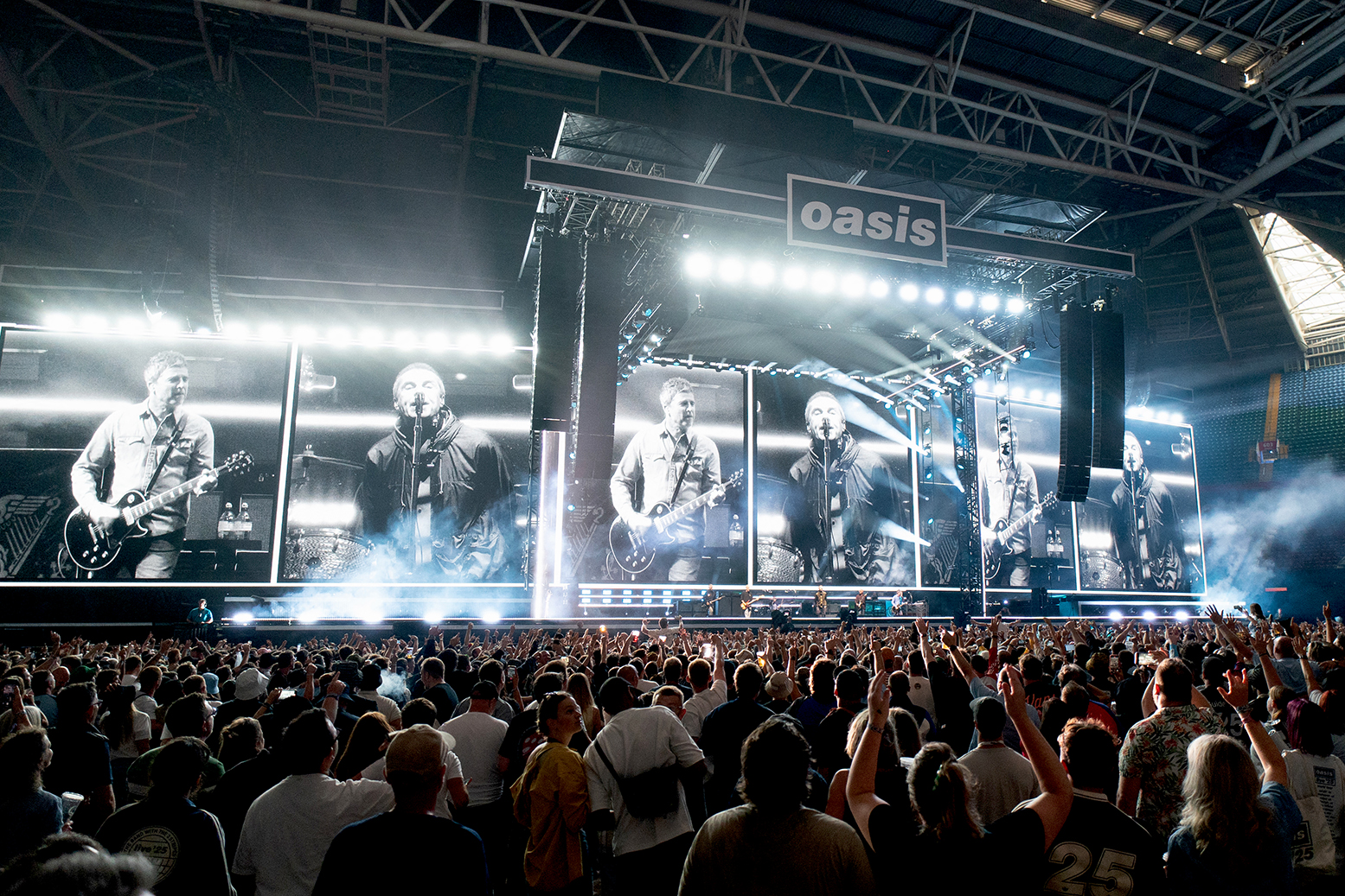 Oasis live is everything music is meant to be about
