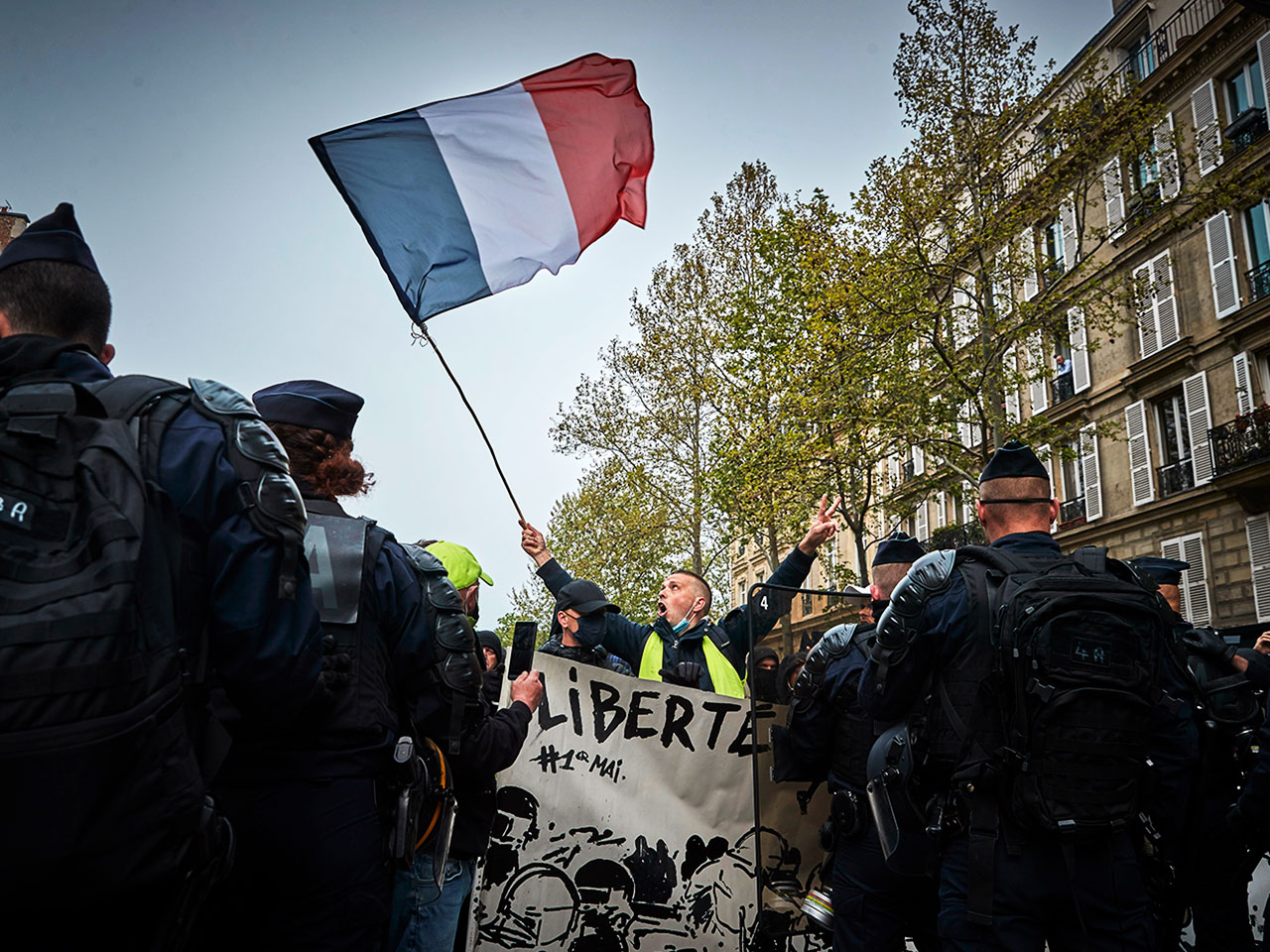 A glimpse into fractured France