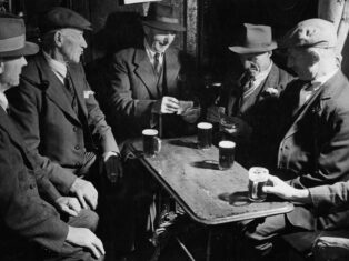 Queueing in pubs disgraces Britain