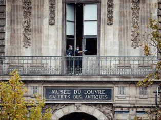 How to sell priceless stolen jewels