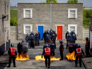 The British police are preparing for civil war