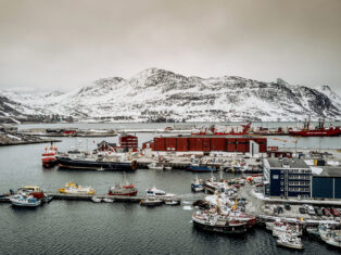 Trump claims Russian and Chinese ships are “all over” Greenland. This is the reality
