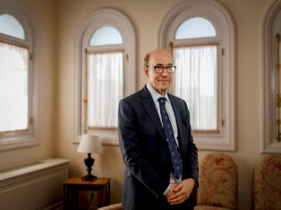Kenneth Rogoff on the decline of the dollar 