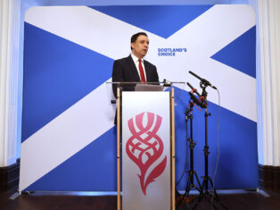 Anas Sarwar calls for Keir Starmer to resign