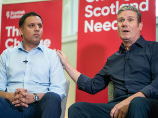 Anas Sarwar calls for Keir Starmer to resign