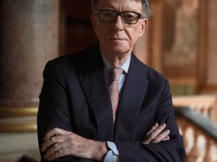 Mandelson demanded over half a million pounds after sacking