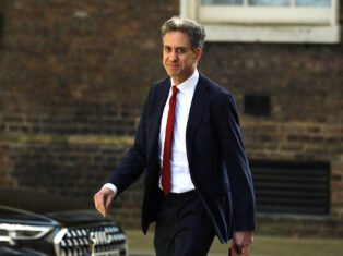 Ed Miliband declares the end of the fossil fuel era