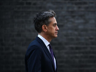 Ed Miliband declares the end of the fossil fuel era
