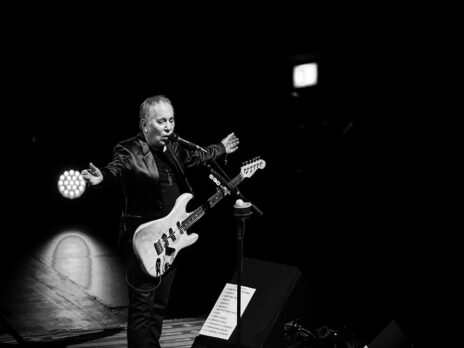 Paul Simon talks to God