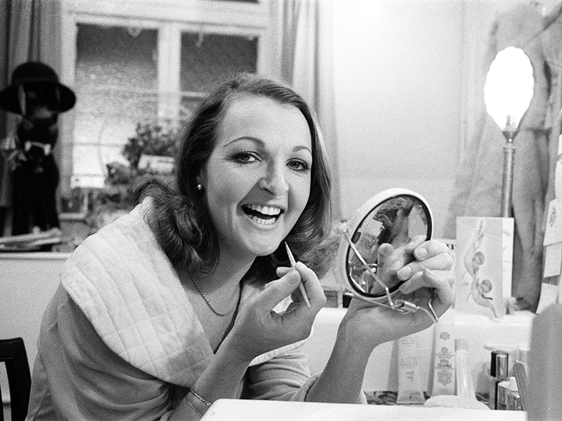newstatesman.com - Gerry Brakus - The impeccable Penelope Keith