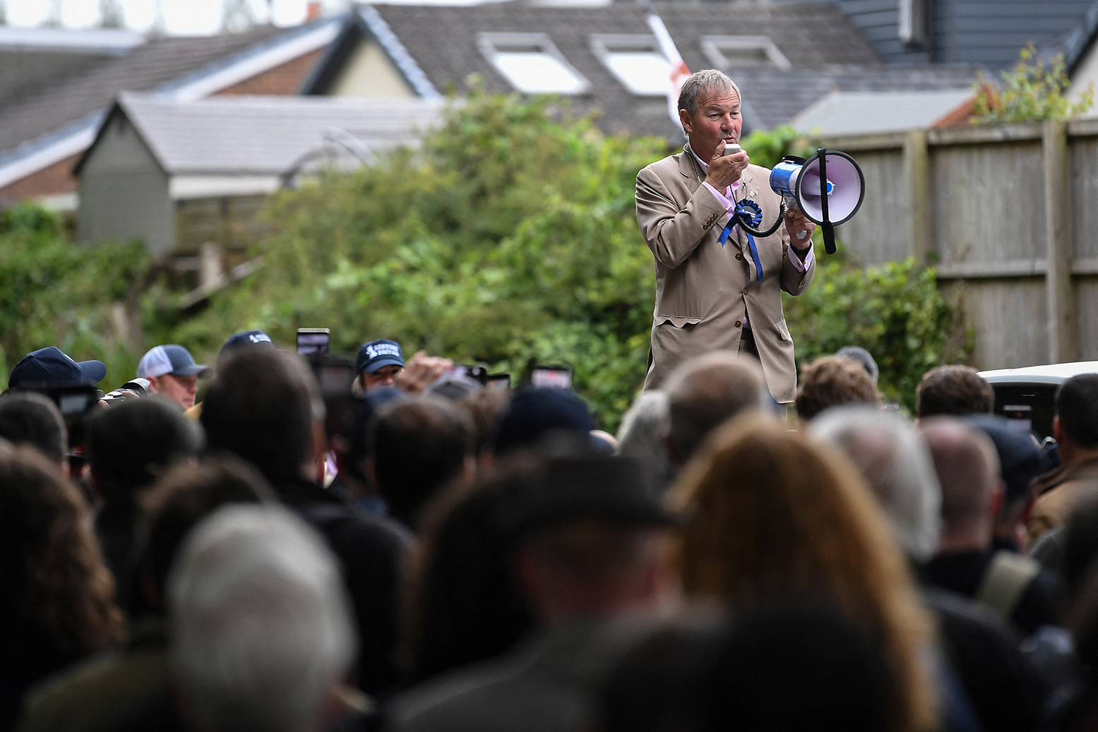 Nigel Farage faces revolt on British right as Restore party splits Reform vote