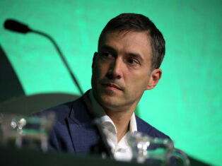 Former Green leader: I am "deeply upset" by Zionism vote
