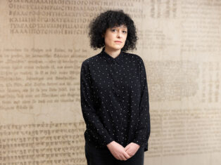 Polly Barton: “Impersonating another can offer not only escape but also a sense of authenticity to oneself”