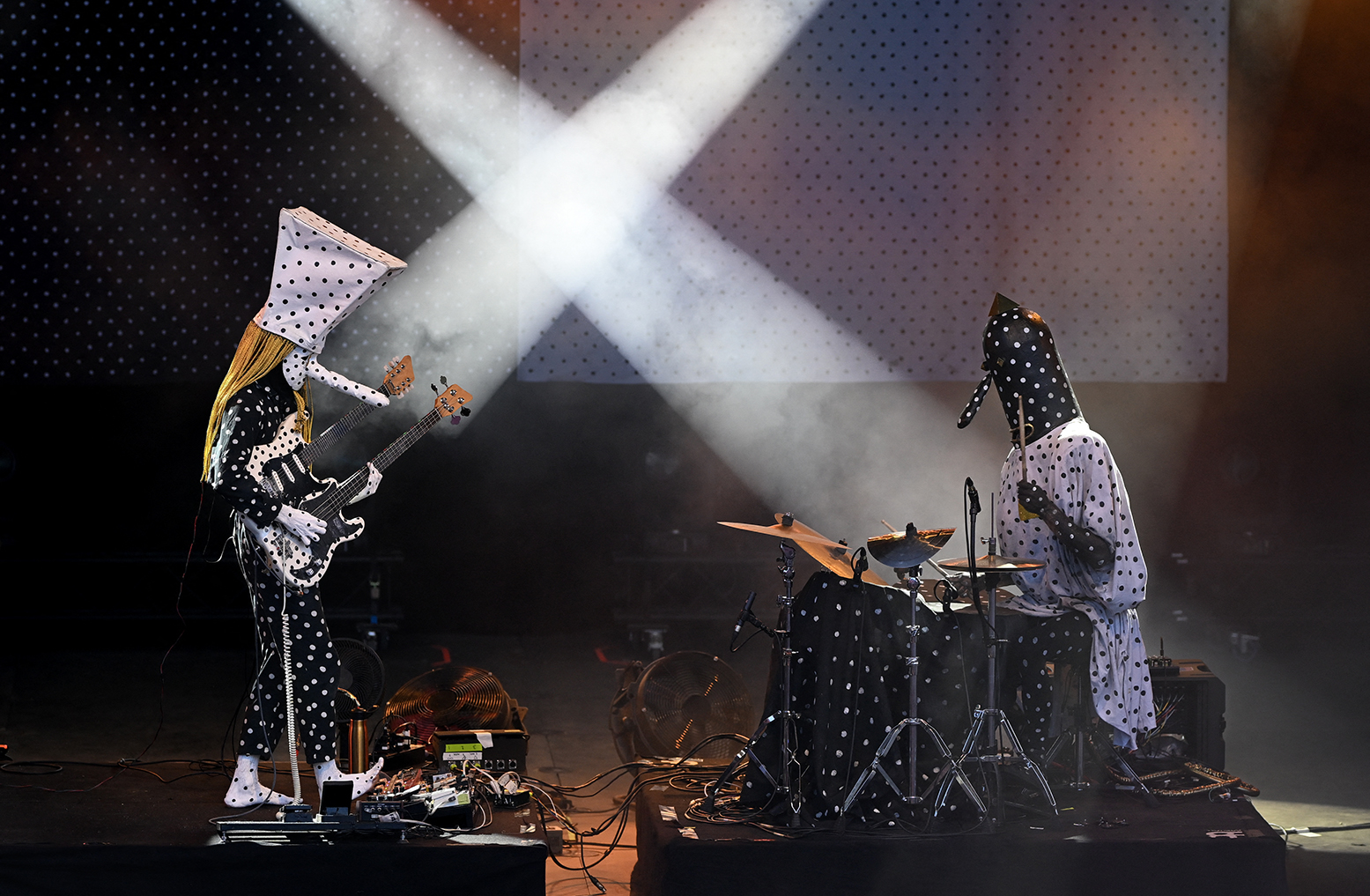 Angine de Poitrine are intelligent life on planet rock